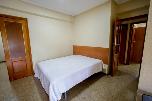 Tasteful double ensuite bedroom in Ciutat Jardí - Gallery - 35