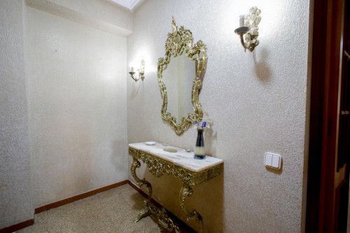 Tasteful double ensuite bedroom in Ciutat Jardí - Gallery - 6