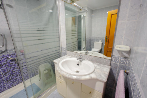 Tasteful double ensuite bedroom in Ciutat Jardí - Gallery - 13