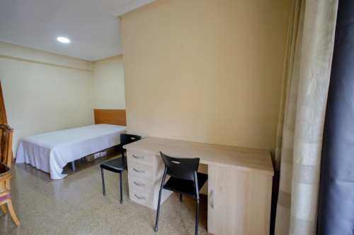 Tasteful double ensuite bedroom in Ciutat Jardí - Gallery - 27