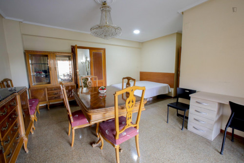 Tasteful double ensuite bedroom in Ciutat Jardí - Gallery - 32