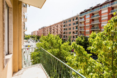 Comfy double bedroom near Colli Albani metro station - Gallery - 2