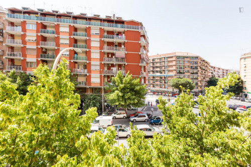 Comfy double bedroom near Colli Albani metro station - Gallery - 4