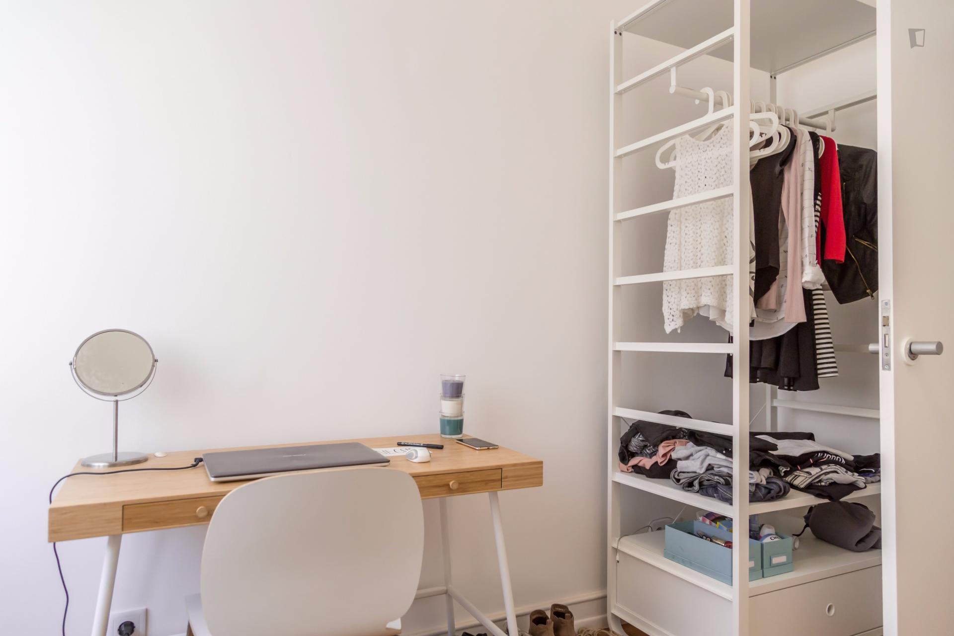 Cosy single bedroom near Santa Apolónia