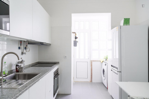 Cosy single bedroom near Santa Apolónia  - Gallery -  4