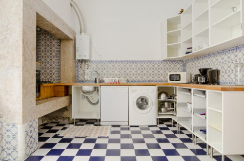 Very cool single bedroom in Santa Apolónia - Gallery - 7