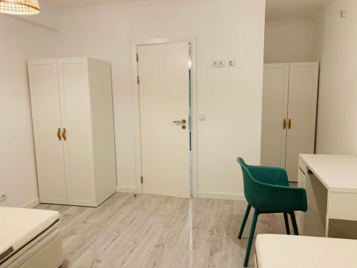 Twin bedroom in a 4-bedroom apartment in Oeiras  - Gallery -  3