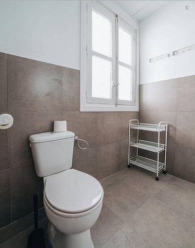 Restful single bedroom in Gaztambide