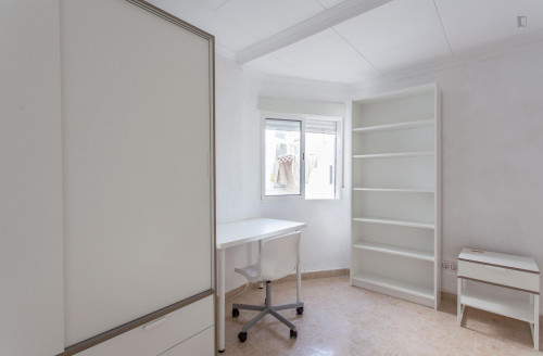 Simple single bedroom in a 4-bedroom flat, in Benimaclet  - Gallery -  3
