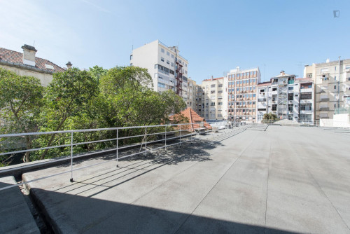 Admirable single bedroom close to Instituto Superior de Contabilidade e Administração de Lisboa  - Gallery -  5