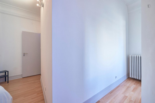 Bright bedroom in Marquês de Pombal - Gallery - 31