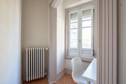 Bright bedroom in Marquês de Pombal - Gallery - 32