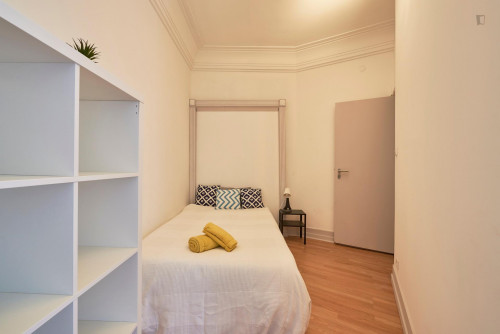 Bright bedroom in Marquês de Pombal - Gallery - 30