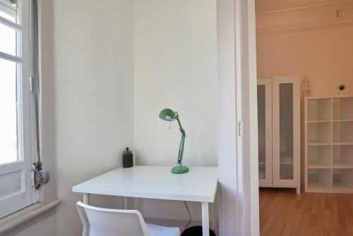 Bright bedroom in Marquês de Pombal - Gallery - 33