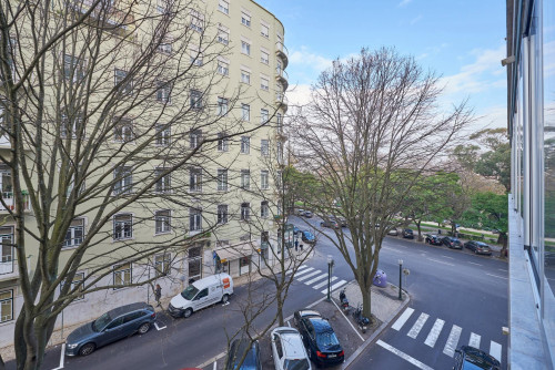 Amazing double bedroom with private balcony located in Marquês de Pombal - Gallery - 38