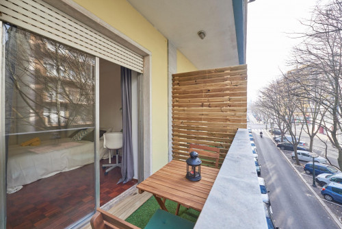 Large double bedroom with private balcony located in Marquês de Pombal - Gallery - 32