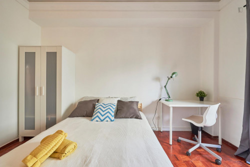 Large double bedroom with private balcony located in Marquês de Pombal - Gallery - 27