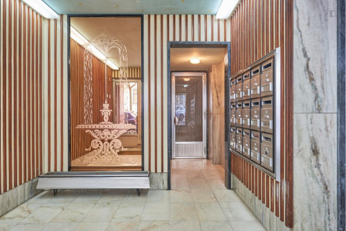 Large double bedroom with private balcony located in Marquês de Pombal - Gallery - 20