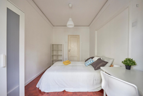 Comfortable double bedroom with private balcony located in Marquês de Pombal - Gallery - 28