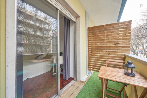 Comfortable double bedroom with private balcony located in Marquês de Pombal - Gallery - 30
