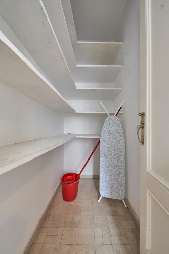 Comfortable double bedroom with private balcony located in Marquês de Pombal - Gallery - 10