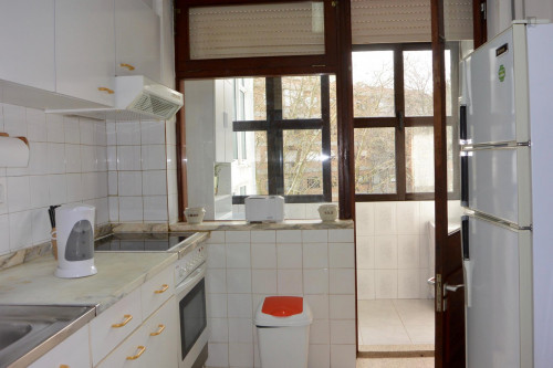 Double bedroom with a balcony, in Lordelo do Ouro - Gallery - 8