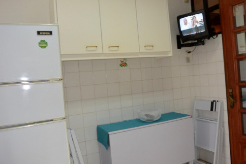 Double bedroom with a balcony, in Lordelo do Ouro - Gallery - 9