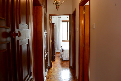 Double bedroom with a balcony, in Lordelo do Ouro - Gallery - 3