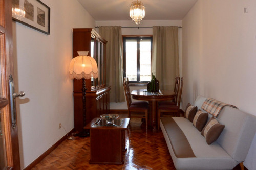 Double bedroom with a balcony, in Lordelo do Ouro - Gallery - 14