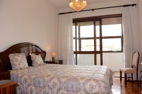 Double bedroom with a balcony, in Lordelo do Ouro  - Gallery -  2