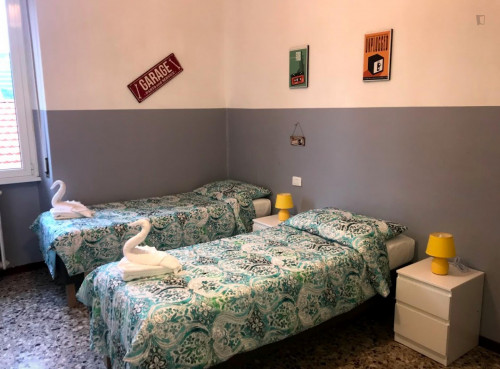 Twin bedroom in a 3-bedrooms flat near Villa San Giovanni  - Gallery -  1