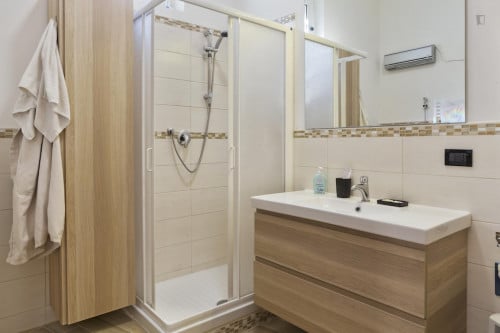 Comfy single bedroom close to Castro Pretorio metro station - Gallery - 10