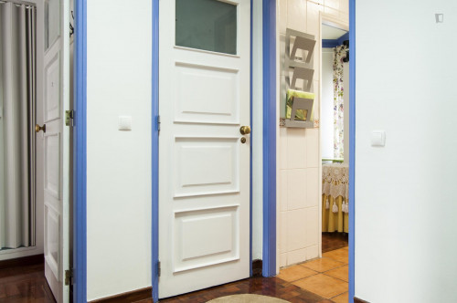 Cosy twin bedroom near Saldanha with balcony, Uni Catolica and IST - Gallery - 14
