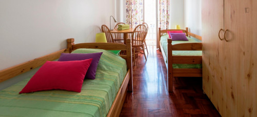 Cosy twin bedroom near Saldanha with balcony, Uni Catolica and IST - Gallery - 19