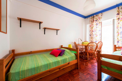 Cosy twin bedroom near Saldanha with balcony, Uni Catolica and IST - Gallery - 20