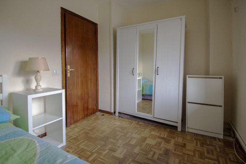Snug bedroom in residential Alcobendas, close to Marqués de la Valdavia metro station  - Gallery -  3