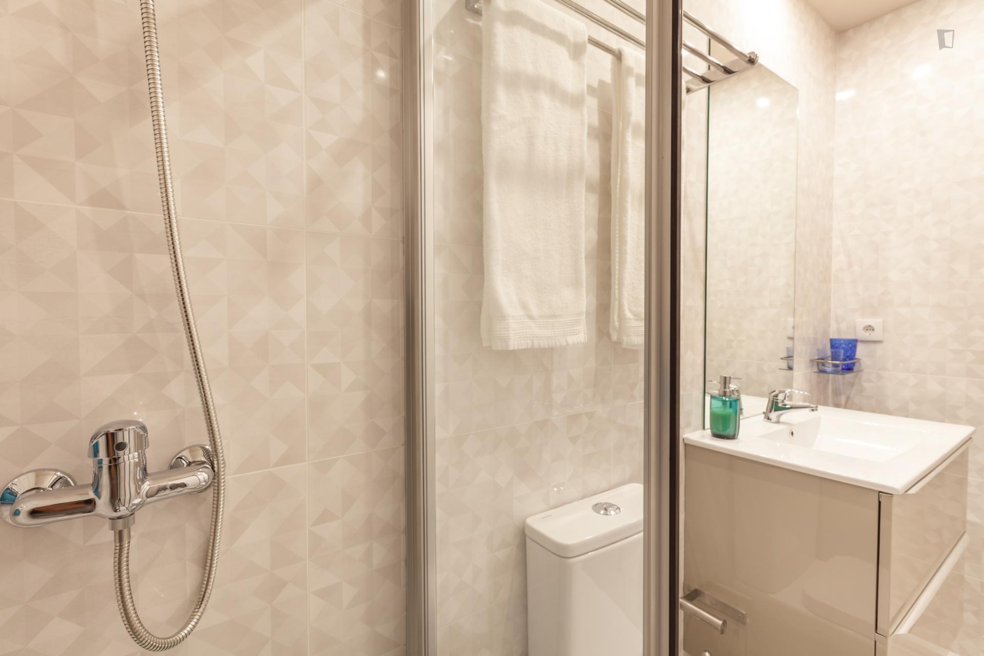 1-Bedroom apartment near Capela das Almas de Santa Catarina