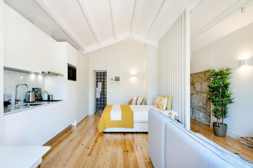 Porto Downtown Studio w/ Balcony - Gallery - 12