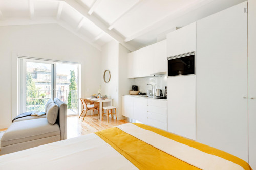 Porto Downtown Studio w/ Balcony - Gallery - 11