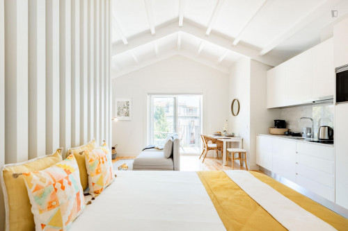 Porto Downtown Studio w/ Balcony - Gallery - 17