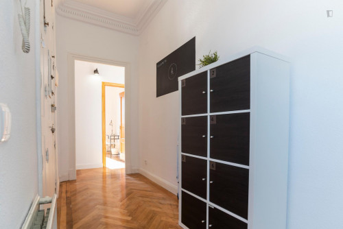 Tasteful double bedroom with a balcony, near the Ateneo de Madrid