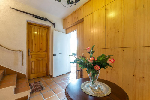Inviting double bedroom in Villaviciosa de Odón