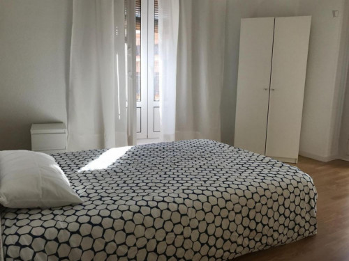 Lovely double bedroom not far from Universidad Complutense de Madrid - Campus de Somosaguas
