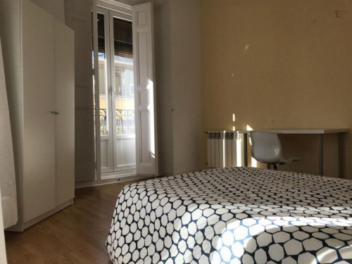 Lovely double bedroom not far from Universidad Complutense de Madrid - Campus de Somosaguas