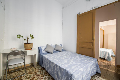  Tasteful Double Bedroom Near The Fontana Metro  -  Tasteful double bedroom near the Fontana metro  - Gallery -  2