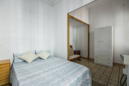 Amazing double bedroom with a balcony, in Vila de Gràcia