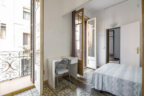 Amazing double bedroom with a balcony, in Vila de Gràcia