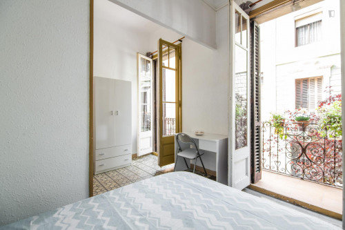 Amazing double bedroom with a balcony, in Vila de Gràcia