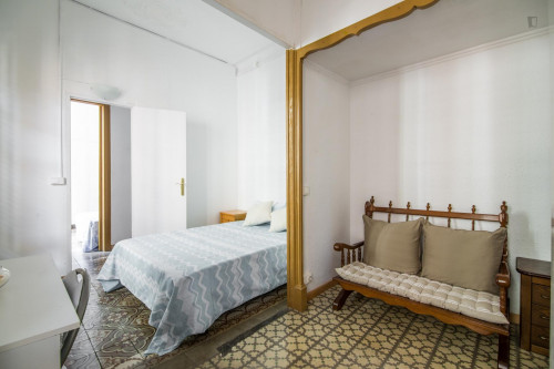 Amazing double bedroom with a balcony, in Vila de Gràcia