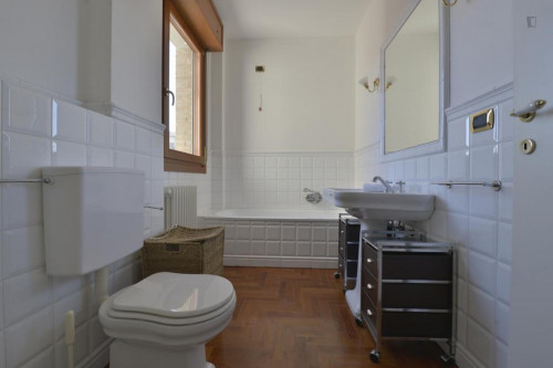 2-Bedroom apartment near Porta San Felice